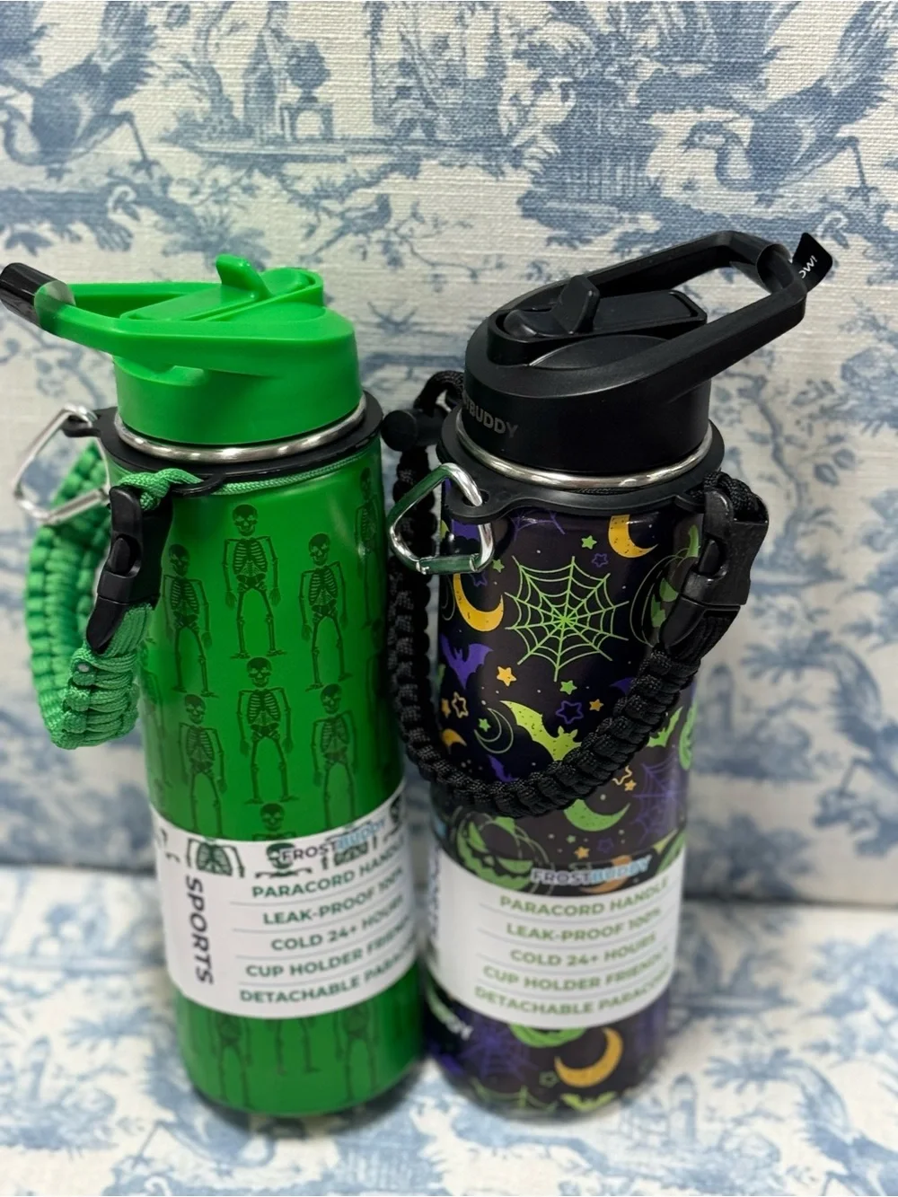 2 Frostbuddy halloween Green Skeleton Parẩdors and pumpkin Water Bottles